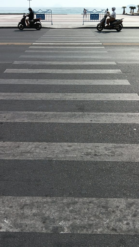 how to cross a street in vietnam